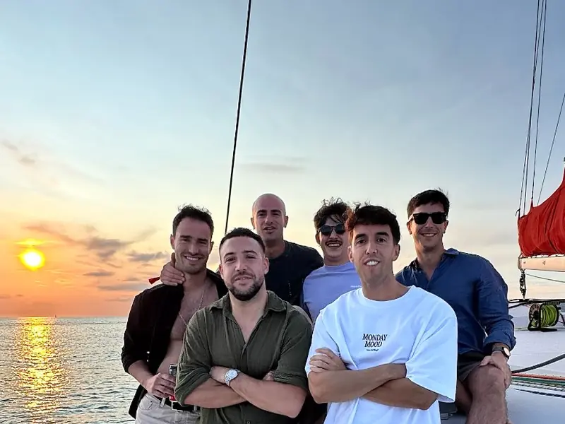 Atardecer a bordo del catamarán CARAMBA Ibiza